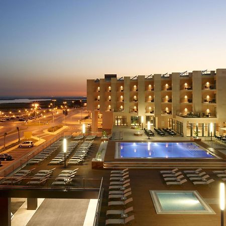 Real Marina Hotel & Spa Olhão Екстериор снимка The hotel at night