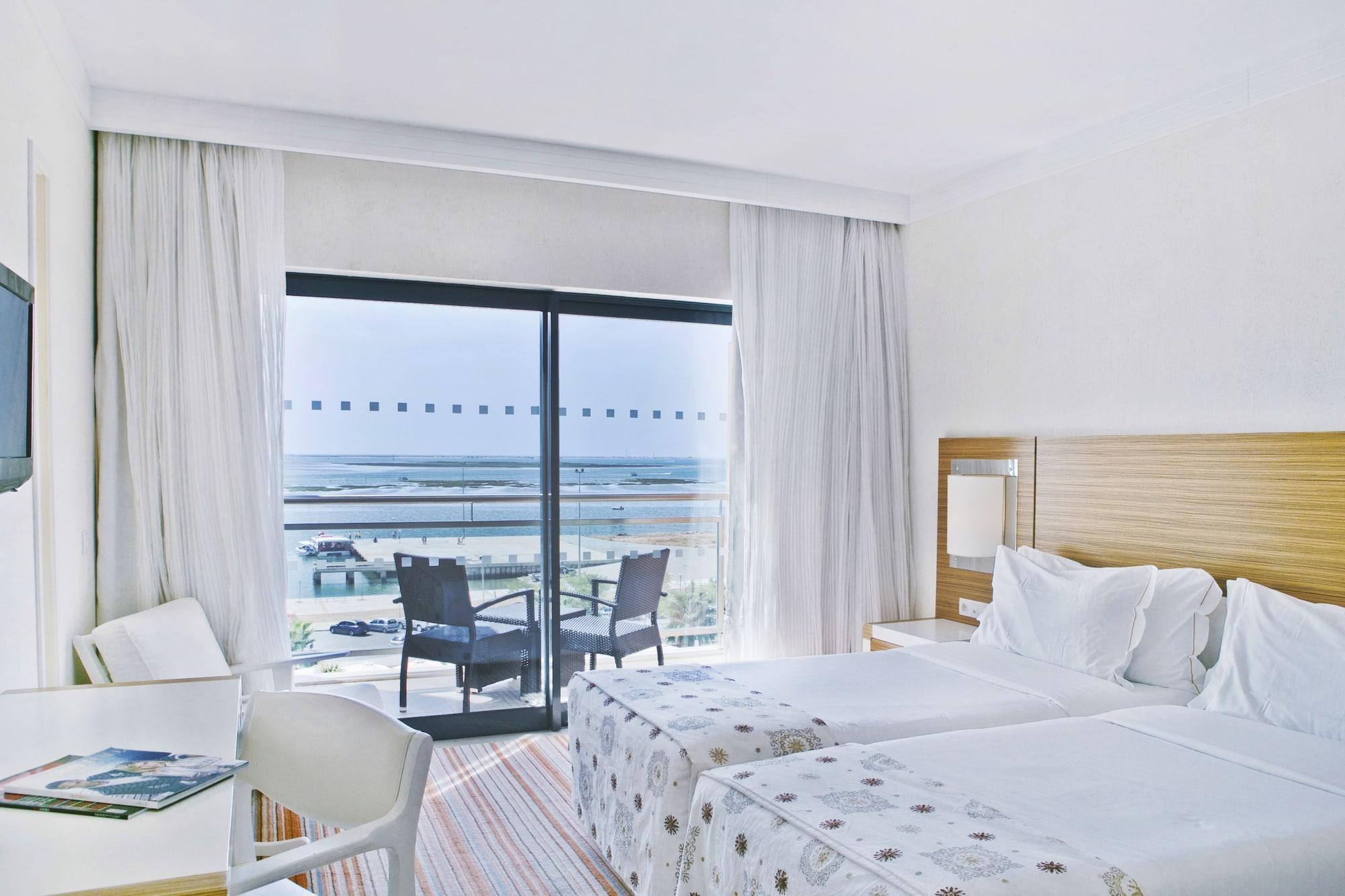 Real Marina Hotel & Spa Olhão Екстериор снимка A room at the hotel