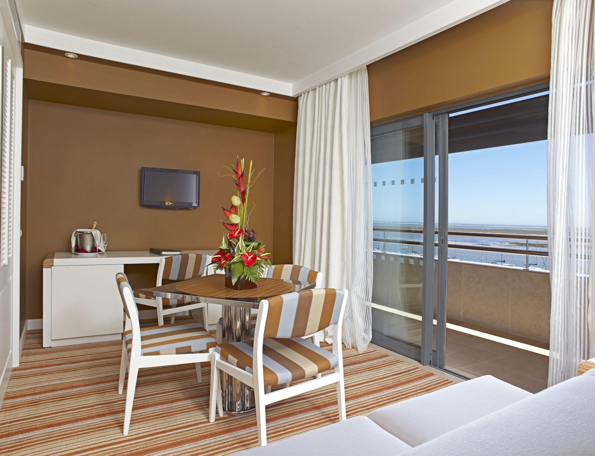 Real Marina Hotel & Spa Olhão Стая снимка A typical suite