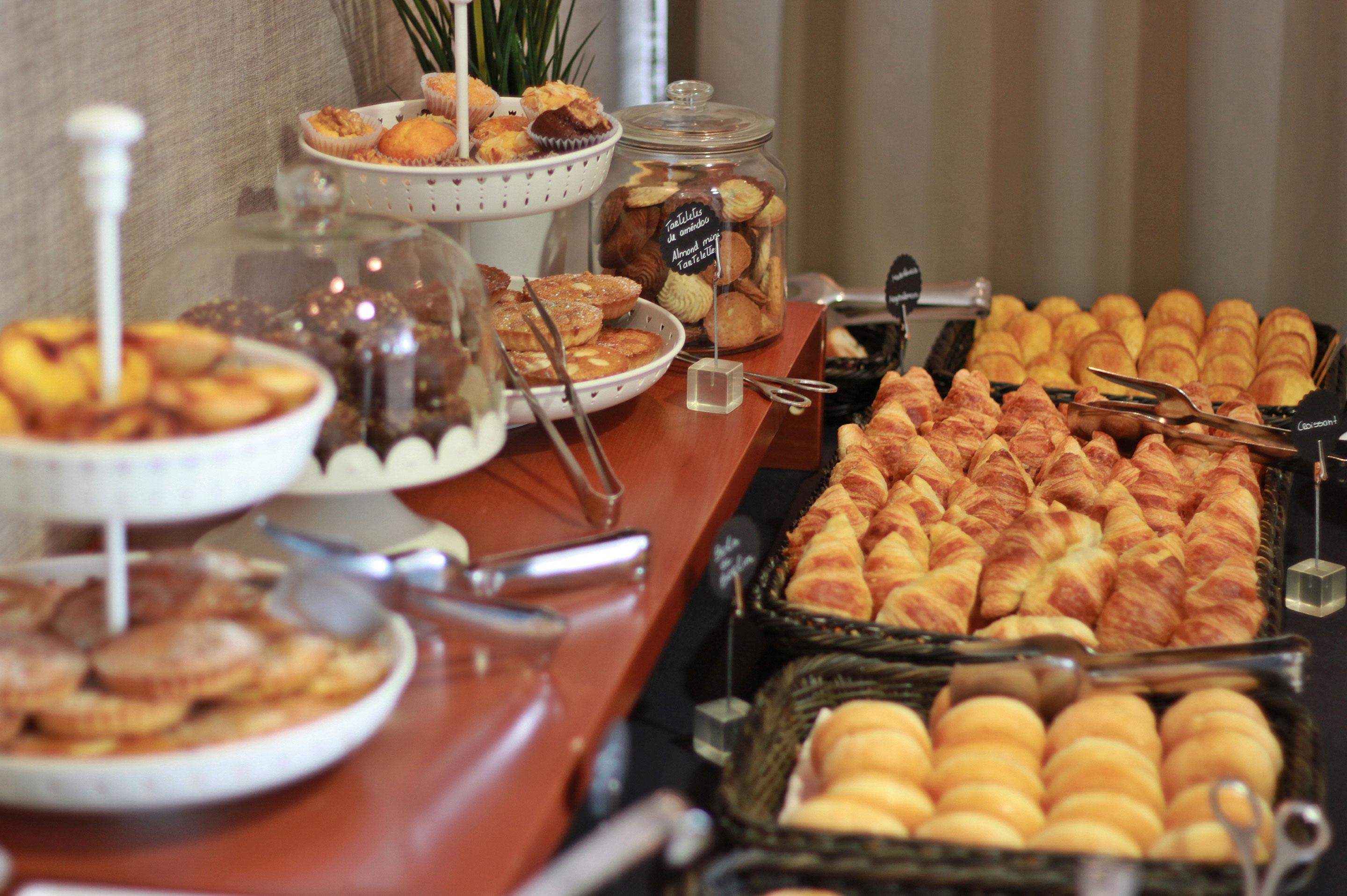 Real Marina Hotel & Spa Olhão Екстериор снимка A selection of pastries