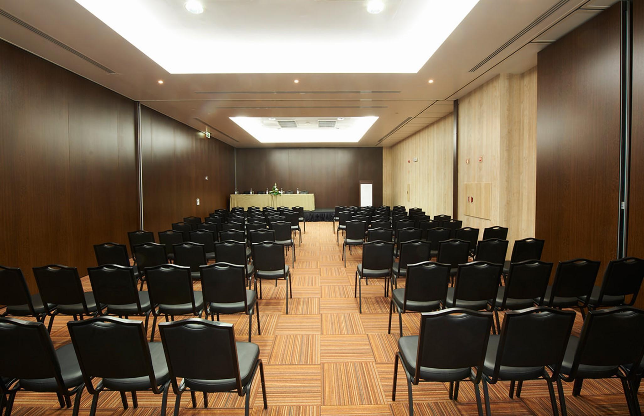 Real Marina Hotel & Spa Olhão Екстериор снимка A conference room at the hotel