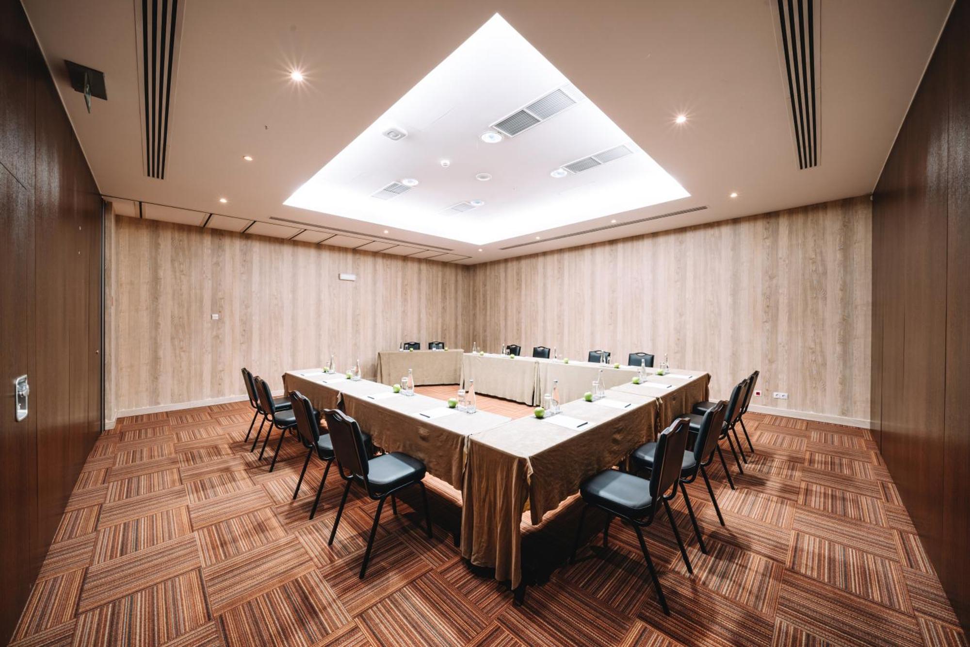 Real Marina Hotel & Spa Olhão Екстериор снимка Meeting room