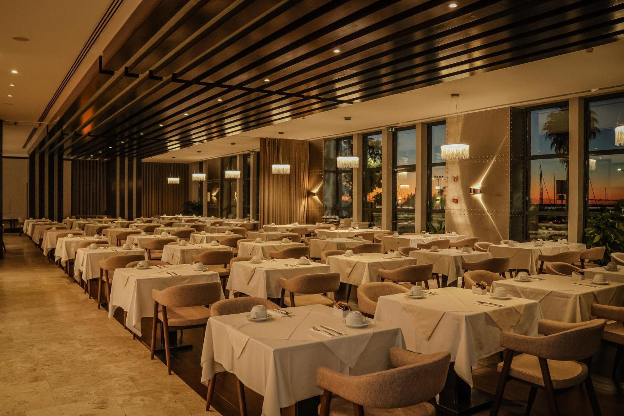 Real Marina Hotel & Spa Olhão Екстериор снимка The restaurant